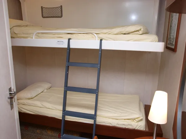 2-berth inside cabin on Pont-Aven with bunk-style beds