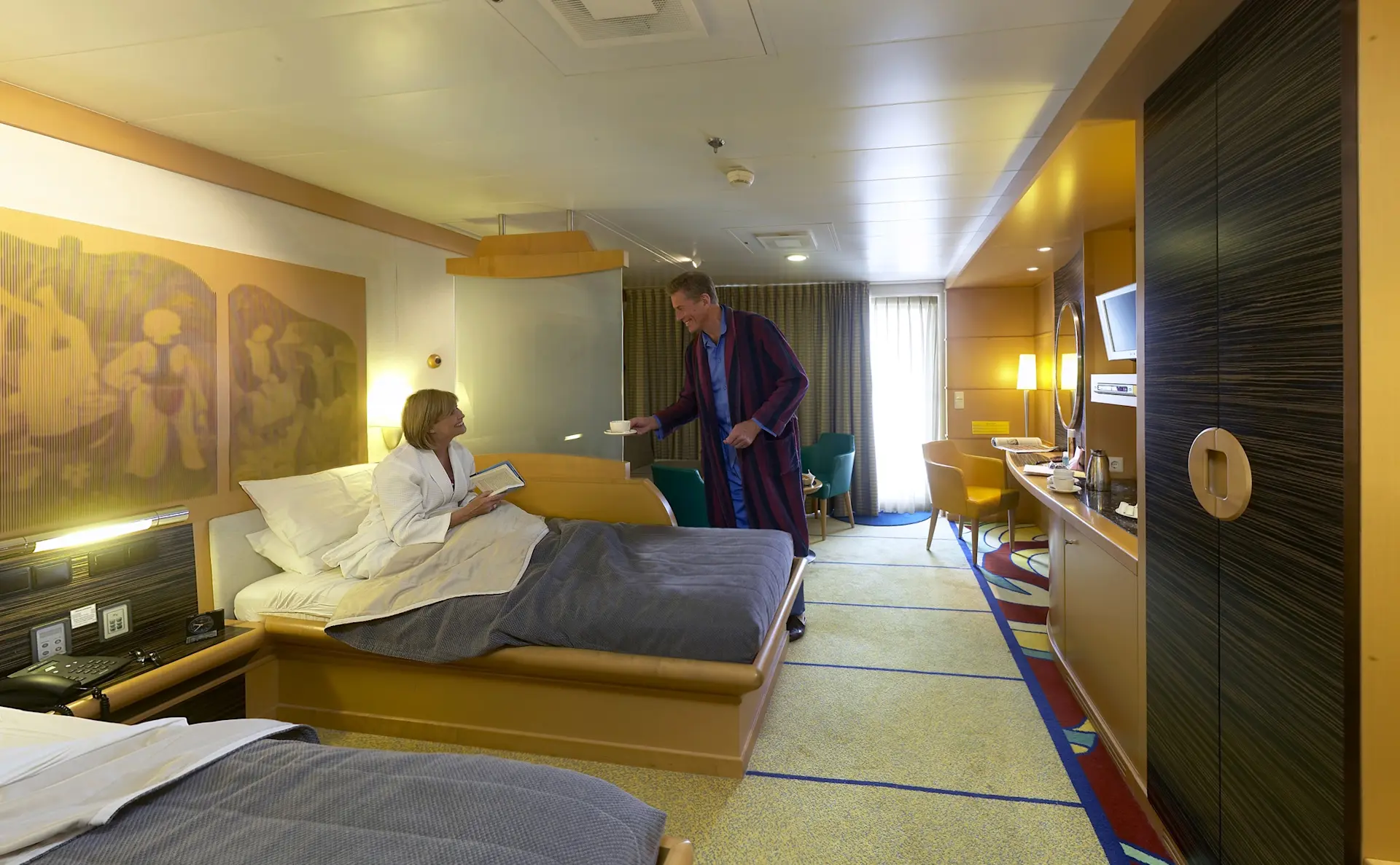 4-berth Commodore cabin on Pont-Aven with twin beds and private balcony