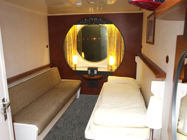 4-berth outside pet-friendly cabin on Pont-Aven with window and laminate flooring