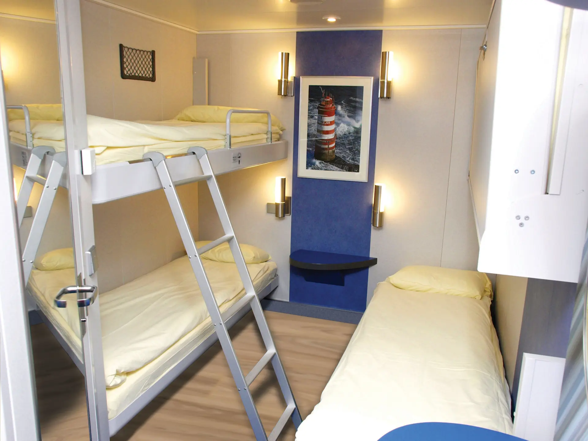 4-berth inside pet-friendly cabin on Armorique with laminate flooring