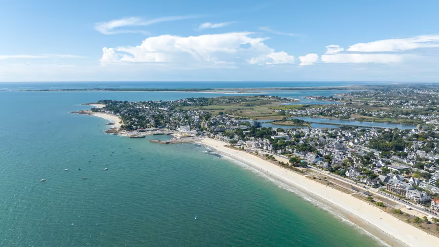 Sandy beach in south Brittany, close to several Eurocamp parcs