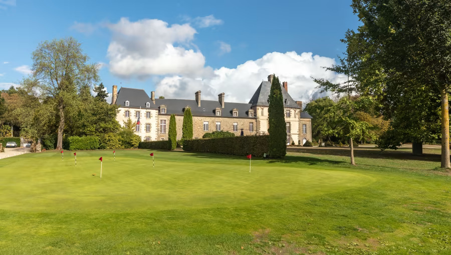 The château at Domaine des Ormes, a Eurocamp parc in Brittany